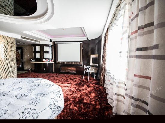 电影主题圆床房