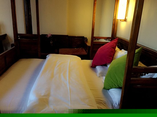 豪华雕花大床房