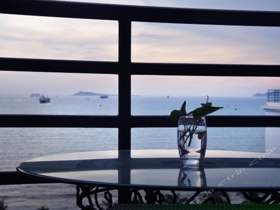 你好色彩阳台海景大床房