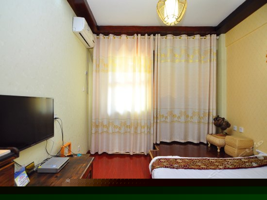 泰式休闲榻榻米大床房