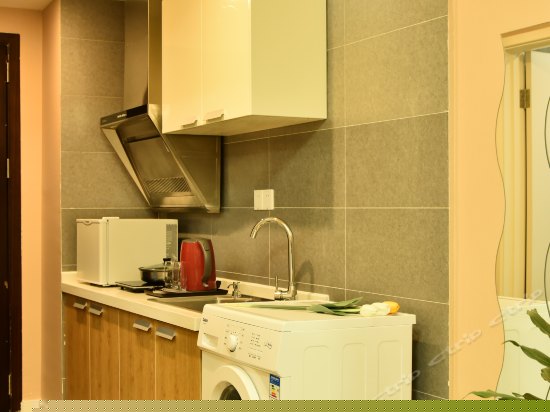 豪华夜景大床房