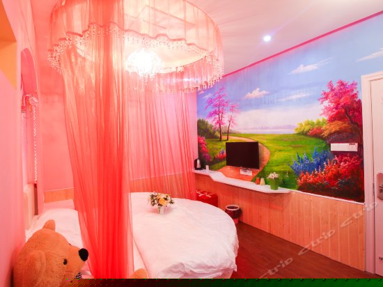 豪华吊篮圆床房