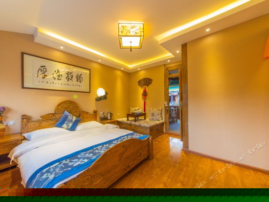 二楼豪华墨韵家庭房