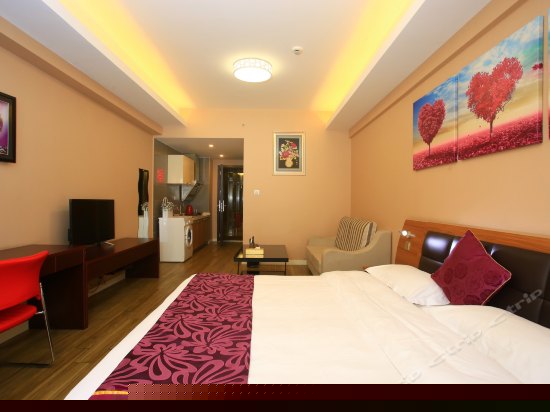 豪华夜景大床房