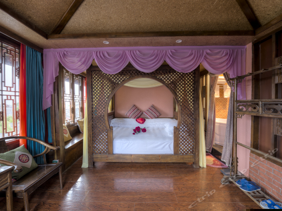 观景至尊绣床房