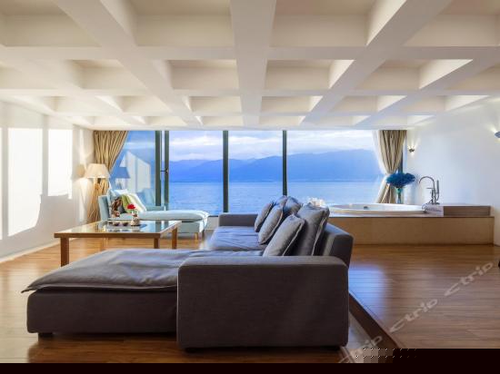 180度蜜月汤池亲水大套房