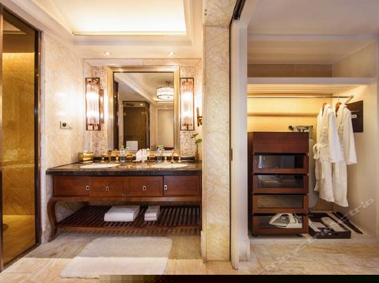 联排泳池别墅单卧室