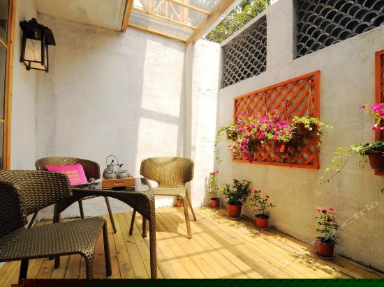 樱花飞扬（带两个私享花园）