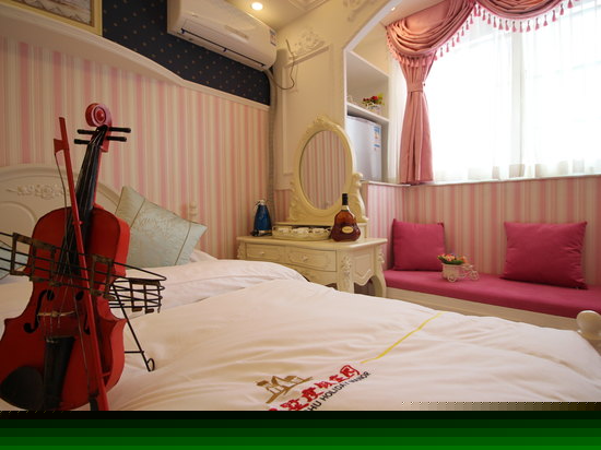 豪华宫廷家庭房