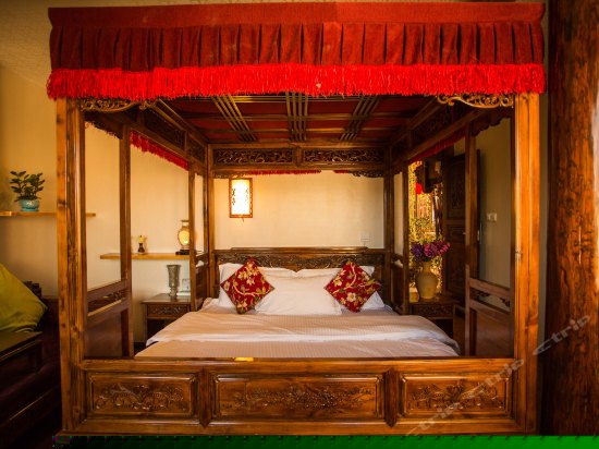 豪华雕花大床房