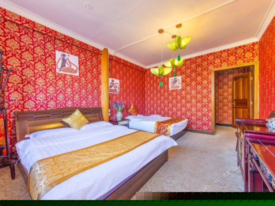 二楼豪华墨韵家庭房