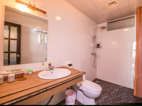 归鸿至阳台套房