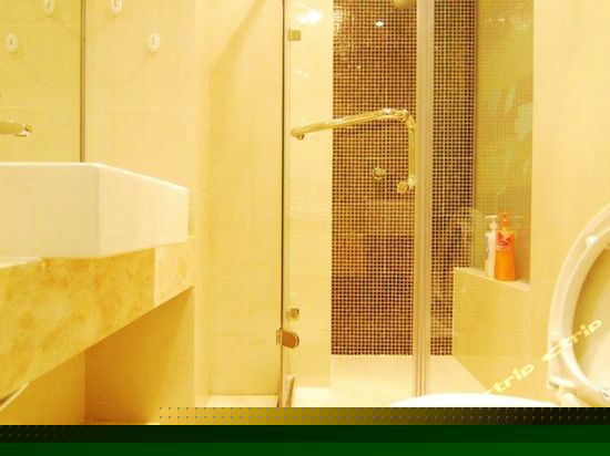 时尚温馨大床房