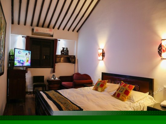 豪华宽敞大床房