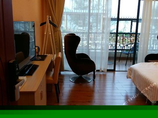 豪华海景阳台大床房