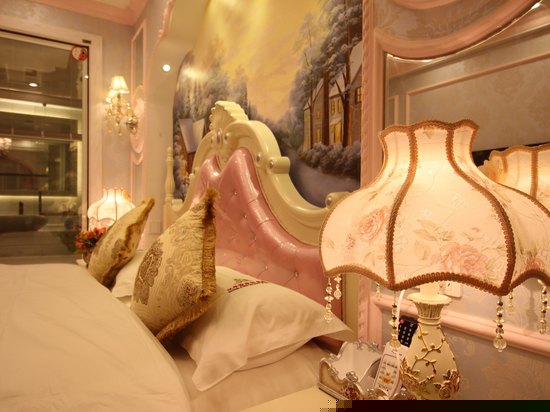 豪华宫廷大床房