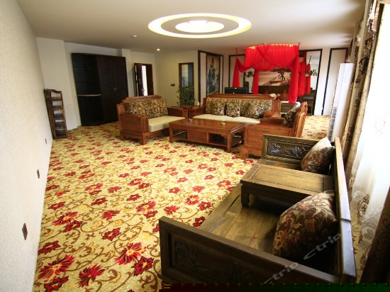 豪华套房（带棋牌室）